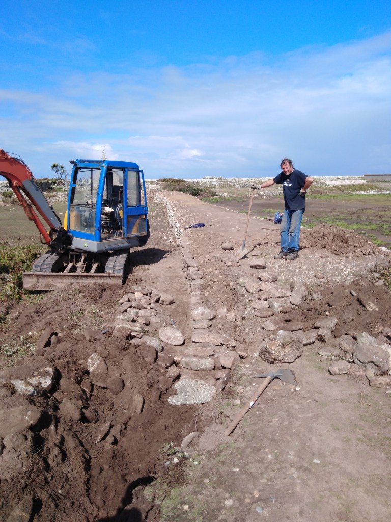 Restauration d&rsquo;un chemin-digue sur l&rsquo;île de Sein – chantier&nbsp;2